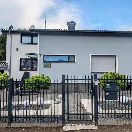 3 - Zimmervermietung Naehe Flughafen Ber - Gratis Wlan, Parken & Netflix 柏林