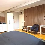 3 Rooms - Zimmervermietung Naehe Flughafen Ber - Gratis Wlan, Parken & Netflix *
