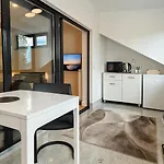 3 - Zimmervermietung Naehe Flughafen Ber - Gratis Wlan, Parken & Netflix * Berlin