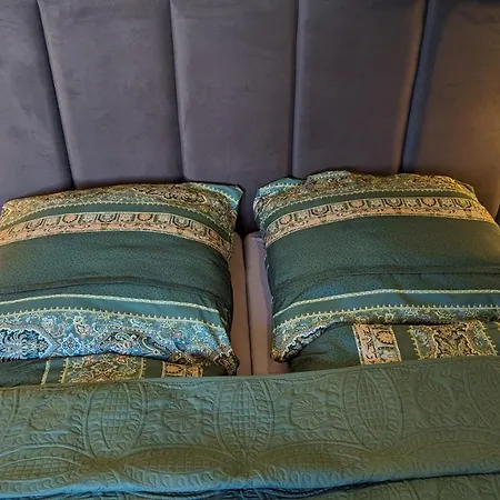 Homestay 3 Rooms - Zimmervermietung Naehe Flughafen Ber - Gratis Wlan, Parken & Netflix Berlin
