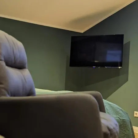 Homestay szállás 3 - Zimmervermietung Naehe Flughafen Ber - Gratis Wlan, Parken & Netflix