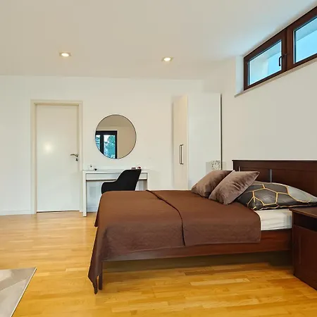 3 - Zimmervermietung Naehe Flughafen Ber - Gratis Wlan, Parken & Netflix *