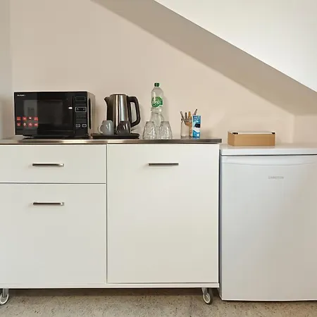 3 - Zimmervermietung Naehe Flughafen Ber - Gratis Wlan, Parken & Netflix ベルリン