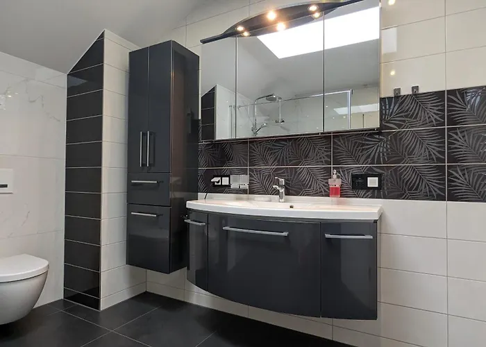 3 - Zimmervermietung Naehe Flughafen Ber - Gratis Wlan, Parken & Netflix Berlín