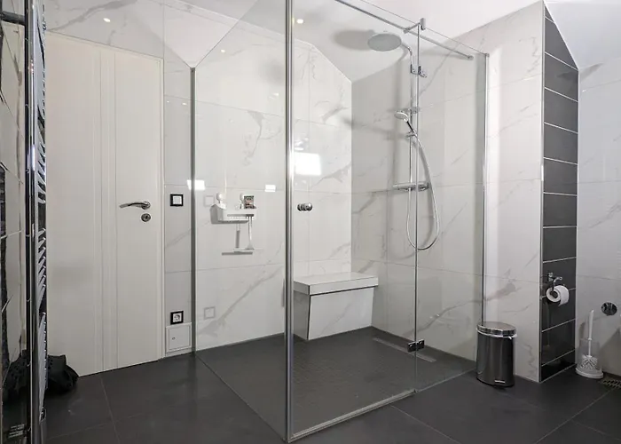 3 - Zimmervermietung Naehe Flughafen Ber - Gratis Wlan, Parken & Netflix Berlín