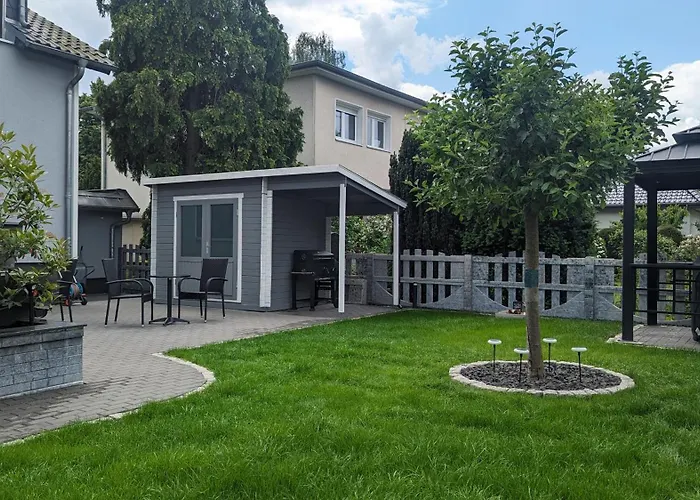 3 - Zimmervermietung Naehe Flughafen Ber - Gratis Wlan, Parken & Netflix Berlín