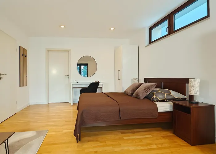 3 - Zimmervermietung Naehe Flughafen Ber - Gratis Wlan, Parken & Netflix *