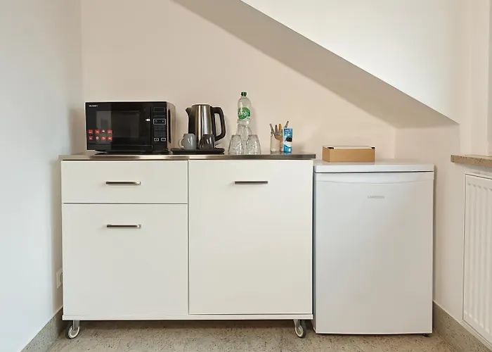 3 - Zimmervermietung Naehe Flughafen Ber - Gratis Wlan, Parken & Netflix Berlín