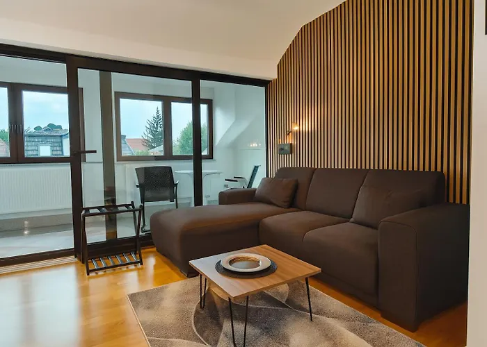 3 - Zimmervermietung Naehe Flughafen Ber - Gratis Wlan, Parken & Netflix Berlín