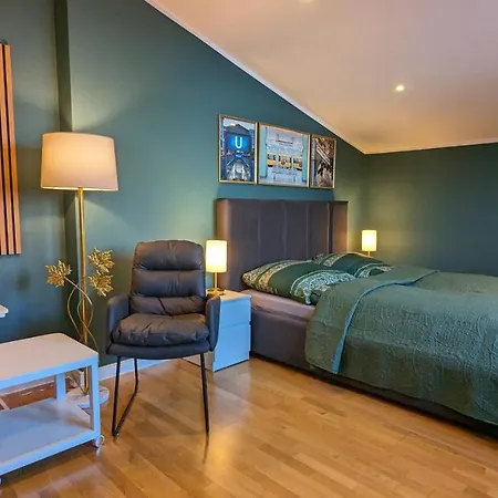 Pansiyon 3 Rooms - Zimmervermietung Naehe Flughafen Ber - Gratis Wlan, Parken & Netflix Berlin