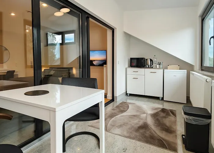 3 - Zimmervermietung Naehe Flughafen Ber - Gratis Wlan, Parken & Netflix * برلين