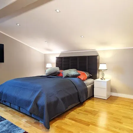 3 Rooms - Zimmervermietung Naehe Flughafen Ber - Gratis Wlan, Parken & Netflix Homestay Berlin