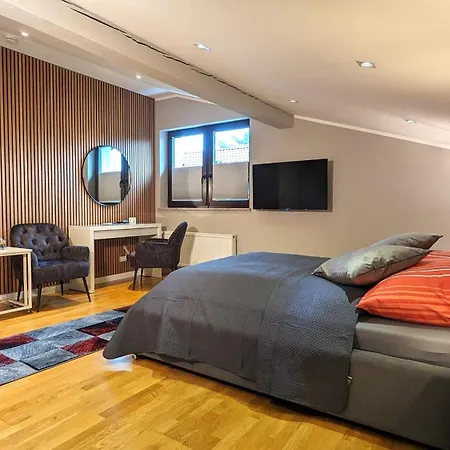 3 - Zimmervermietung Naehe Flughafen Ber - Gratis Wlan, Parken & Netflix Séjour chez l'habitant