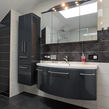 3 Rooms - Zimmervermietung Naehe Flughafen Ber - Gratis Wlan, Parken & Netflix Berlin