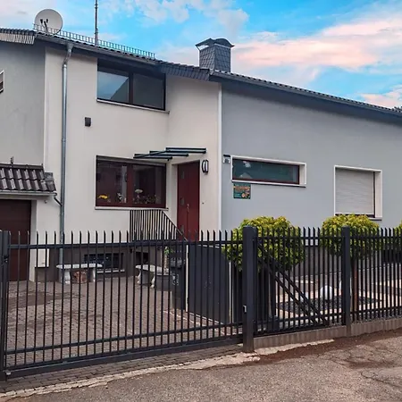 Homestay 3 Rooms - Zimmervermietung Naehe Flughafen Ber - Gratis Wlan, Parken & Netflix Berlin