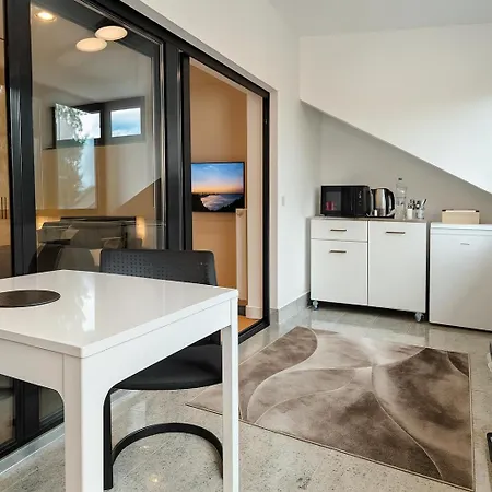 3 Rooms - Zimmervermietung Naehe Flughafen Ber - Gratis Wlan, Parken & Netflix * Berlin