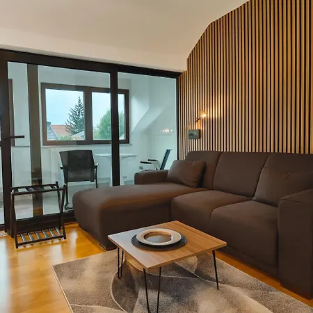 3 Rooms - Zimmervermietung Naehe Flughafen Ber - Gratis Wlan, Parken & Netflix Berlin