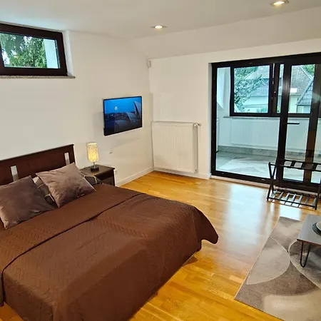 3 Rooms - Zimmervermietung Naehe Flughafen Ber - Gratis Wlan, Parken & Netflix